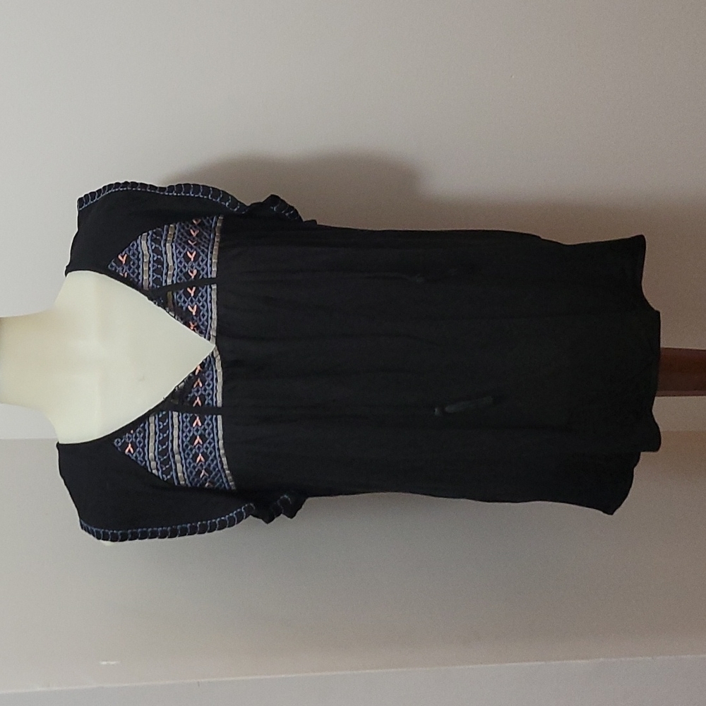 Sanctuary boho style embroidered short sleeve black top